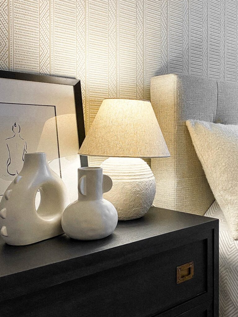 sypialnia lampka z tekstura w podstawie obraz grafika